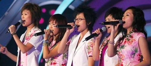 娱乐吃瓜酱女声唱的歌,女声演绎的甜蜜旋律，带你领略音乐的魅力